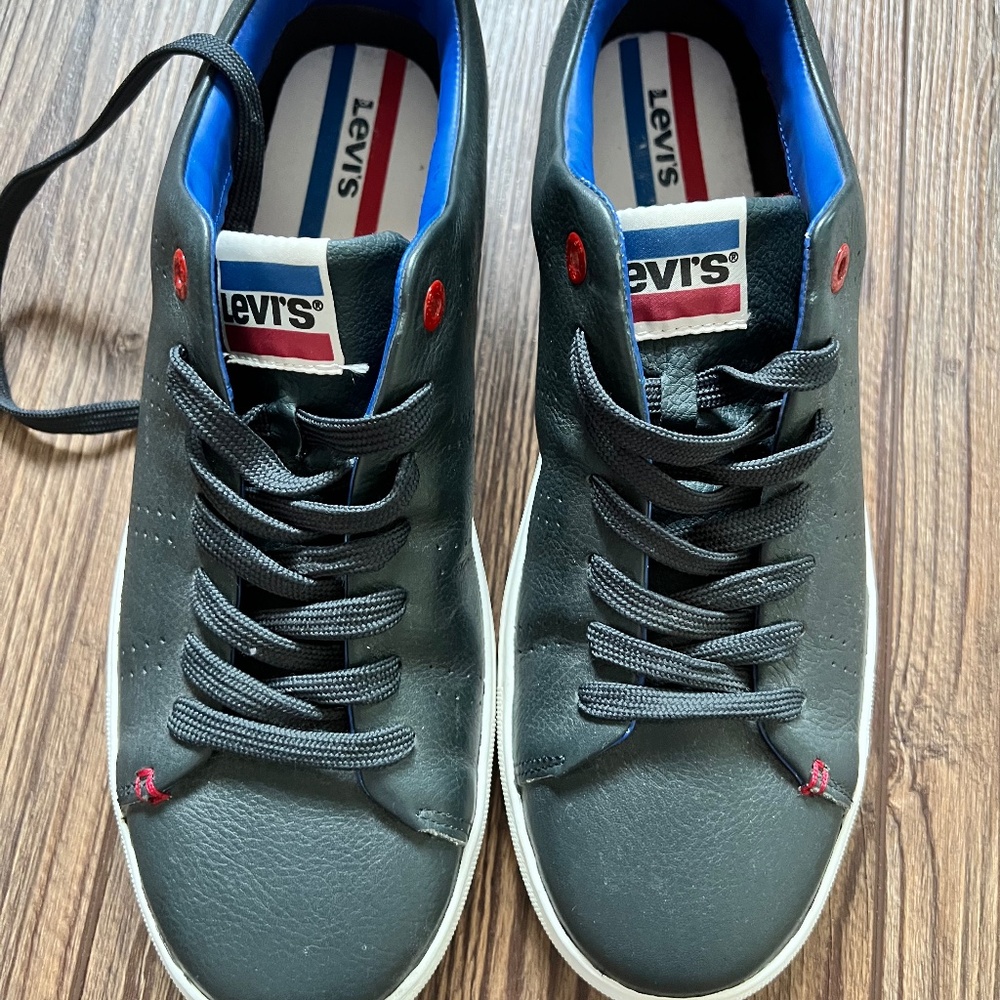 Levi’s Sneakers 11.5